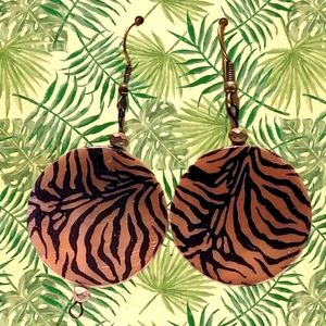 Striped Shell dangle earrings